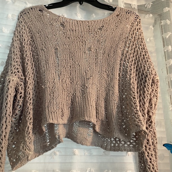 Distraught hallow out long sleeve top - Picture 3 of 7